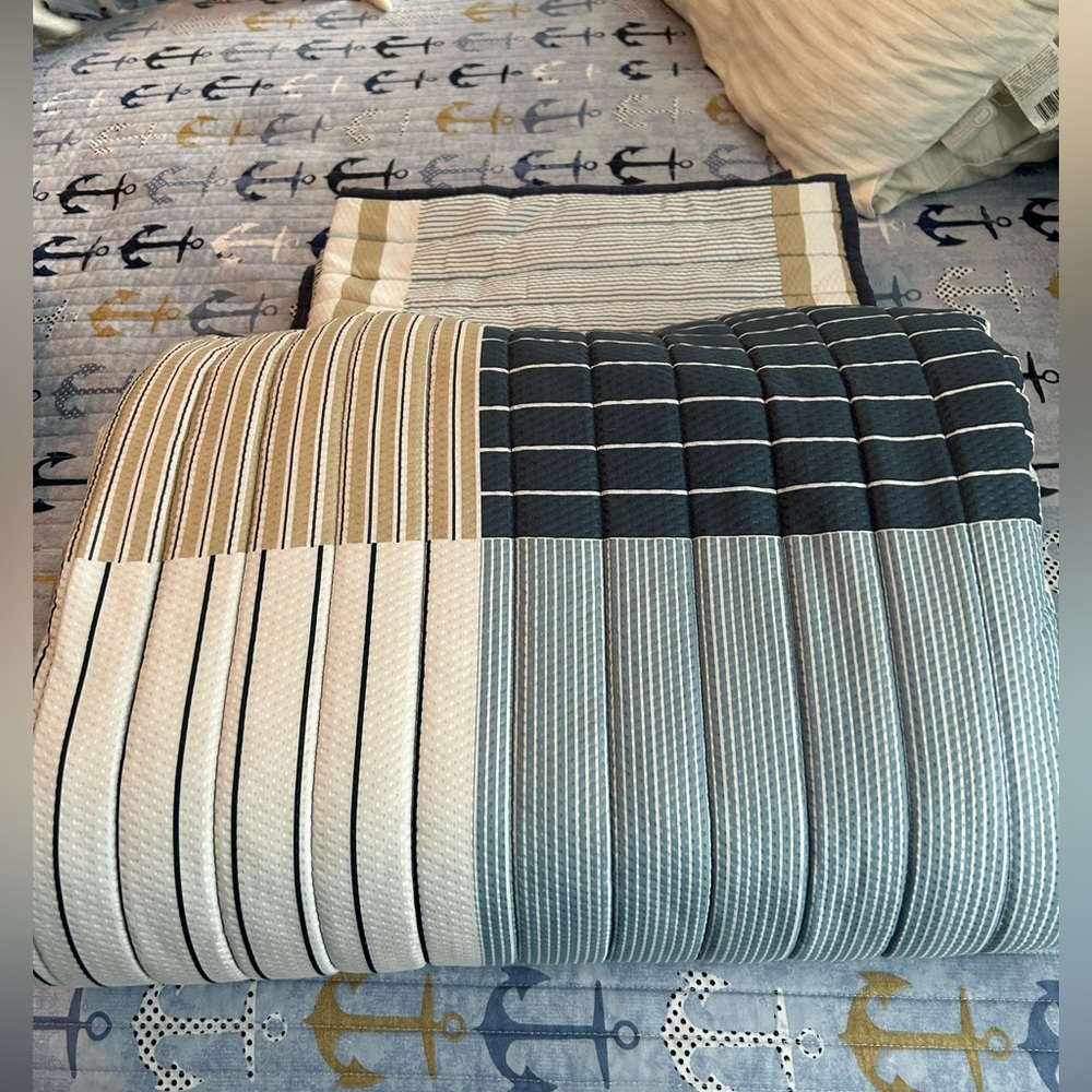 King Size Quilt w/ Shams